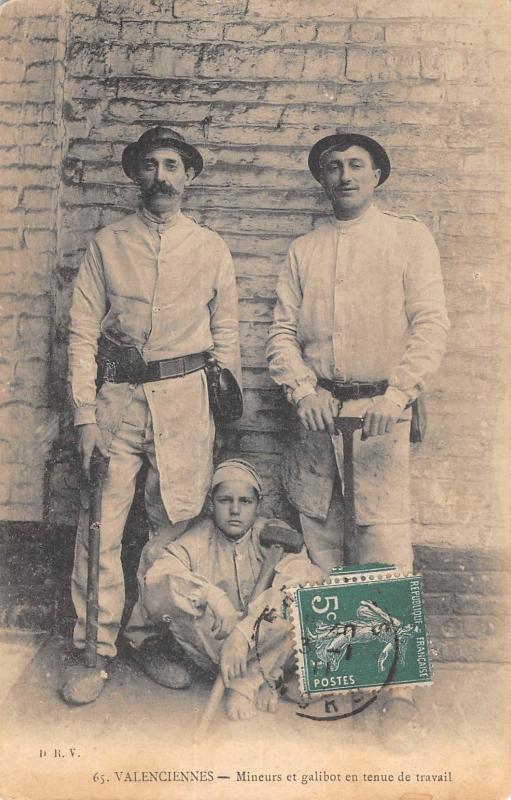 Carte postale ancienne Valenciennes - Mineurs Et Galibots En Tenue De Travail à Valenciennes