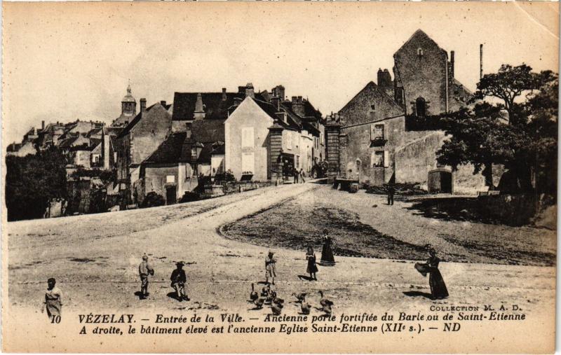 Carte postale ancienne Vezelay Entree de la Ville France