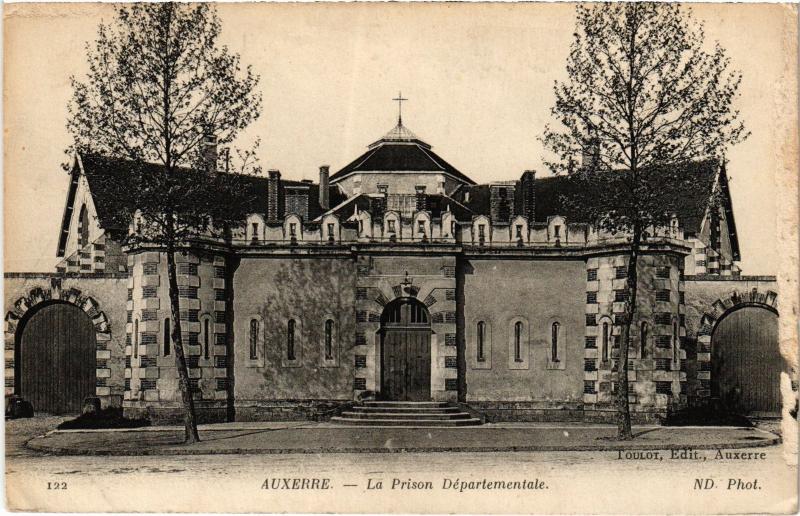 Carte postale ancienne Auxerre La Prison Departementale France à Auxerre