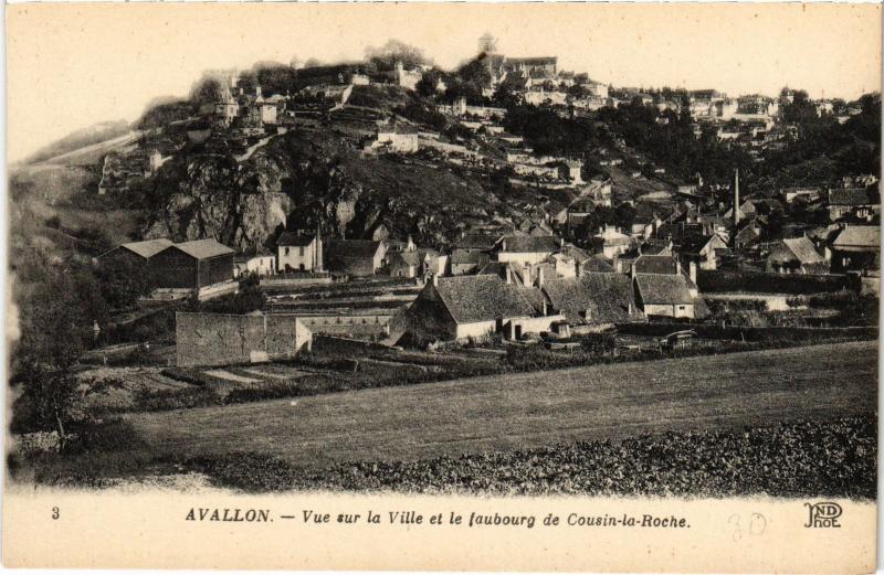 Carte postale ancienne Avallon Vue sur la Ville,et la faubourg de Cousin-la-Roche France à Avallon