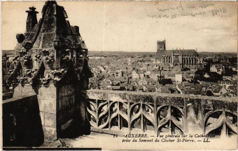 Carte postale ancienne Auxerre Vue Generale s la Cathedrale France à Auxerre