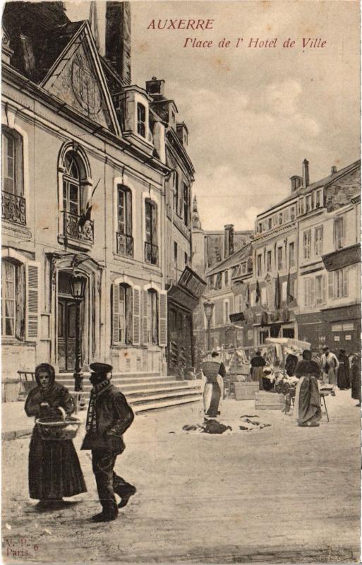 Carte postale ancienne Auxerre Place de l'Hotel de Ville France à Auxerre