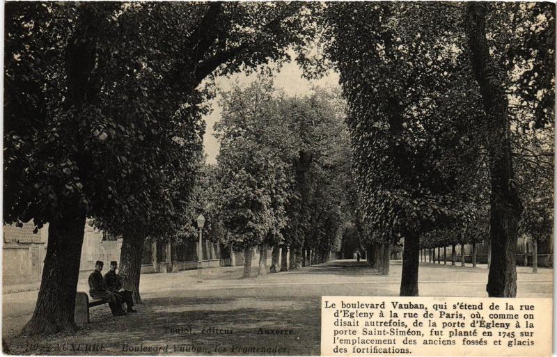 Carte postale ancienne Auxerre Boulevard Vauban France à Auxerre