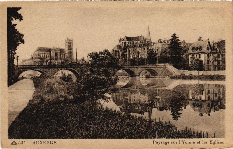 Carte postale ancienne Auxerre Paysage s l'Yonne et les Eglises France à Auxerre