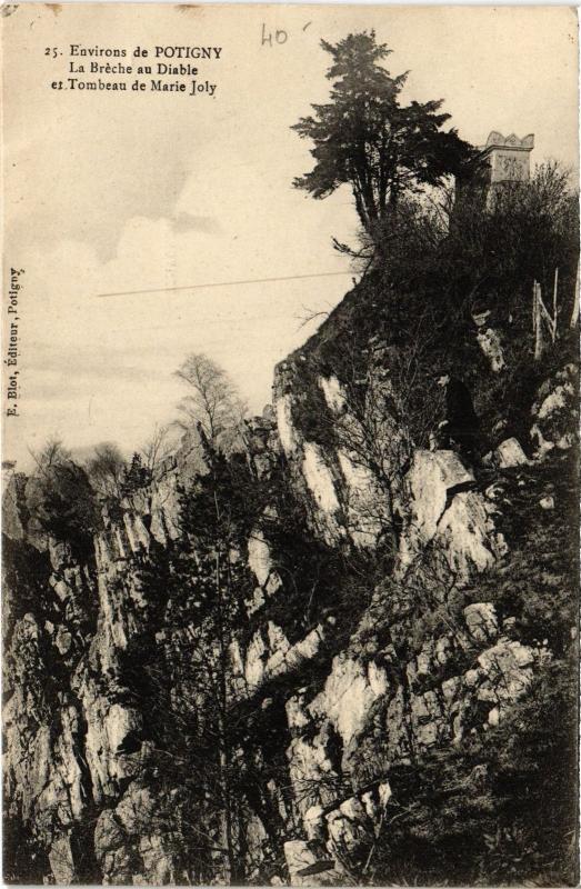 Carte postale ancienne Environs de Pontigny La Breche au Diable et Tombeau France à Pontigny