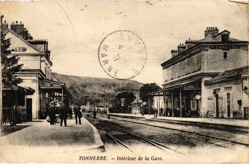 Carte postale ancienne Tonnerre Interieur de la Gare France à Tonnerre