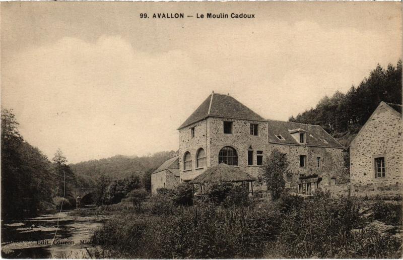 Carte postale ancienne Avallon Le Moulin Cadoux France à Avallon