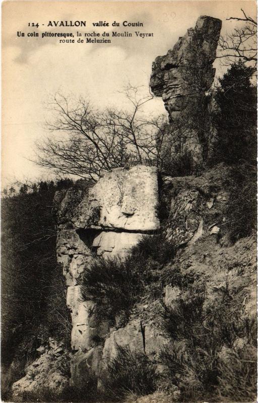 Carte postale ancienne Avallon Un coin pittoresque,la roche du Moulin Veyrat France à Avallon