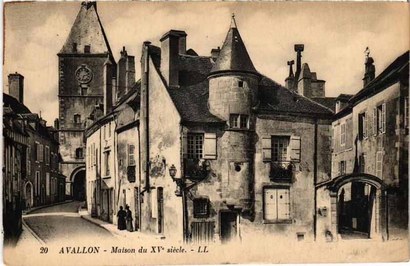 Carte postale ancienne Avallon Maison du Xv siecle France à Avallon