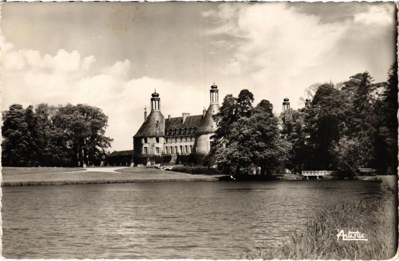 Carte postale ancienne Saint-Fargeau Le Chateau et la piece d'eau France à Saint-Fargeau