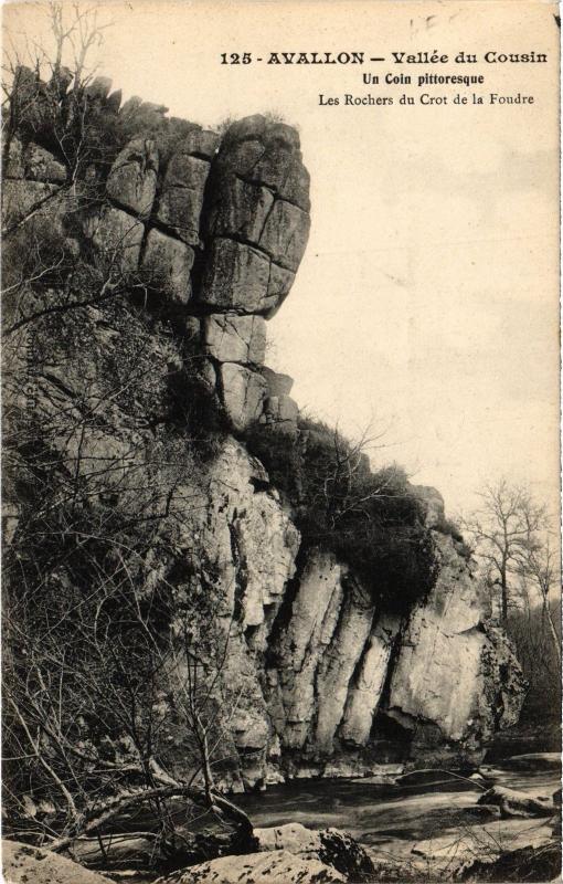 Carte postale ancienne Avallon Les Rochers du Crot de la Foudre France à Avallon