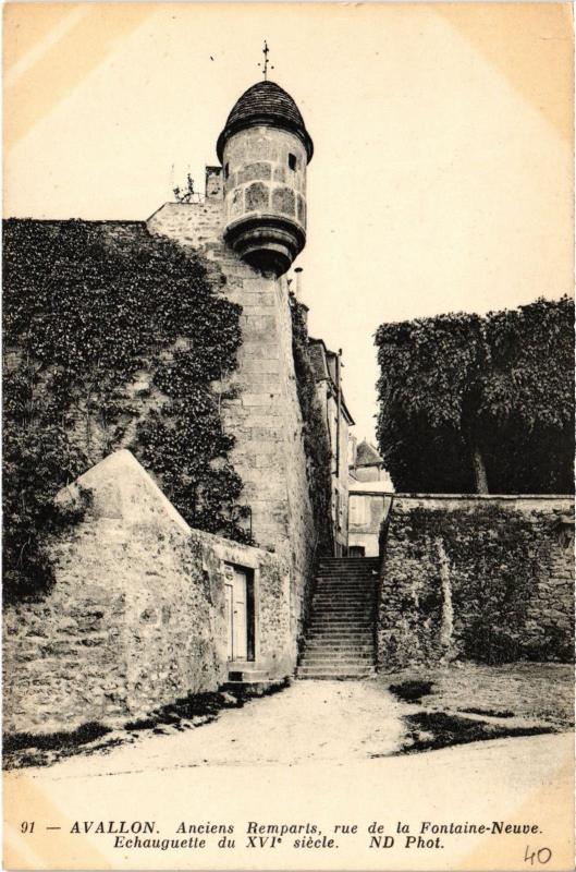 Carte postale ancienne Avallon Anciens remparts,rue de la Fonatine-Neuve France à Avallon