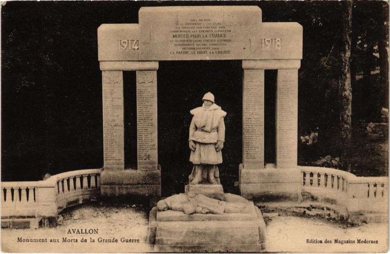 Carte postale ancienne Avallon Monument aux Morts de la Grande Guerre France à Avallon