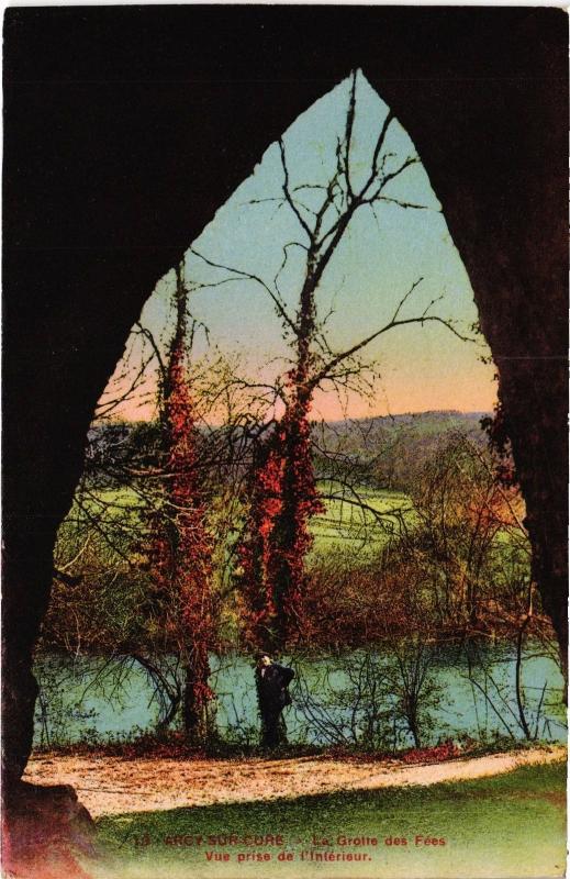 Carte postale ancienne Arcy-sur-Cure La Grotte des Fees,vue prise de l'interieur France à Arcy-sur-Cure