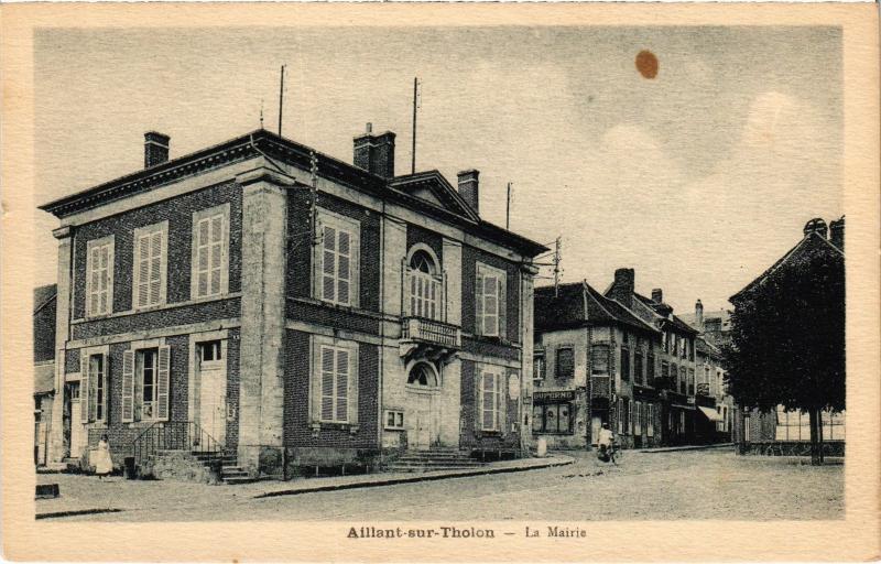 Carte postale ancienne Aillant-sur-Tholon La Mairie France