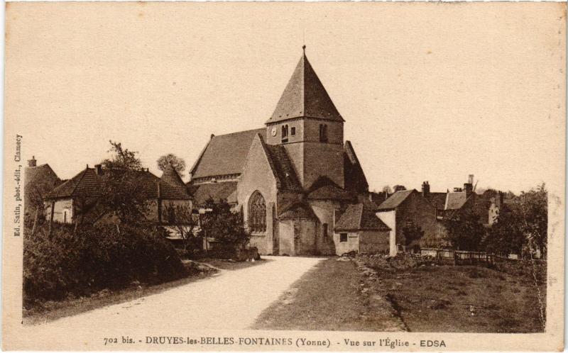 Carte postale ancienne Druyes-les-Belles-Fontaines Vue sur l'Eglise France à Druyes-les-Belles-Fontaines