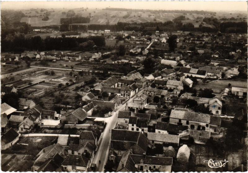 Carte postale ancienne Fleury Centre du Pays,route d'Auxerre France à Auxerre