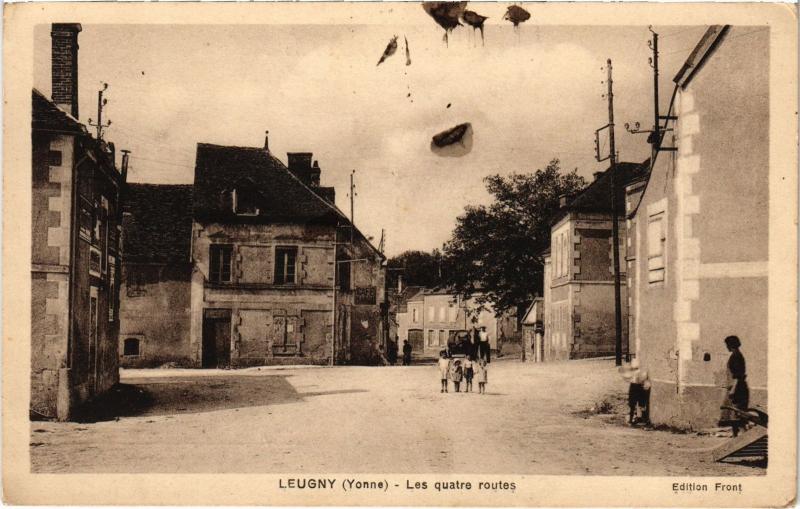 Carte postale ancienne Leugny Les quatre routes France à Leugny