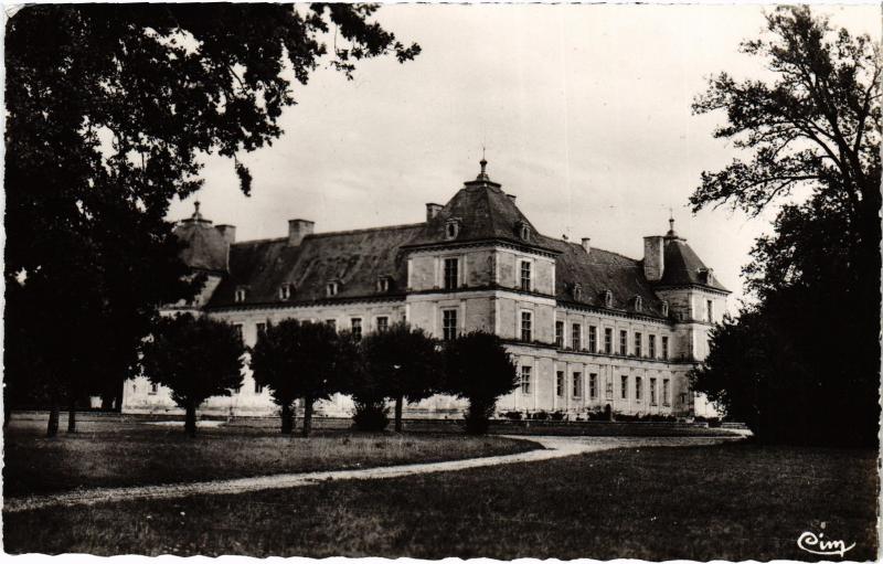 Carte postale ancienne Ancy-le-Franc Chateau,cote Est et le Parc France à Ancy-le-Franc