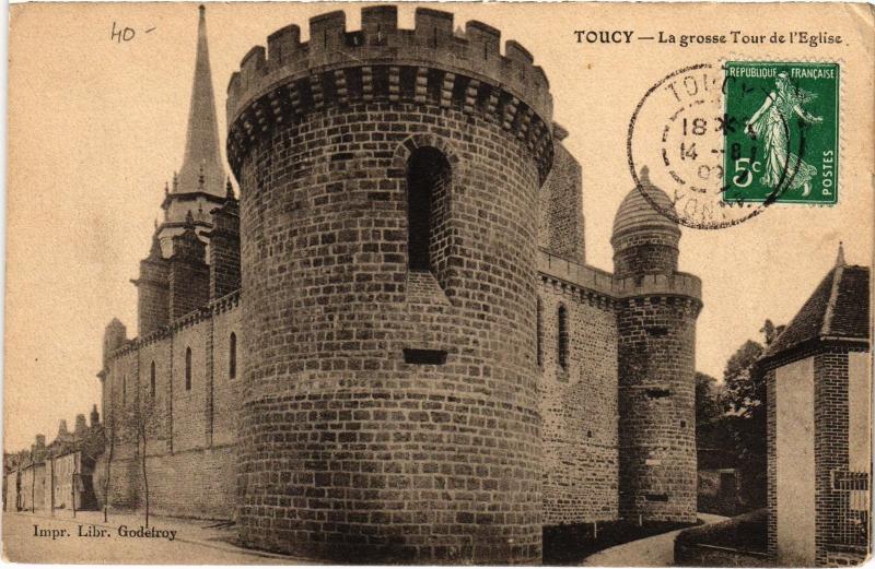 Carte postale ancienne Toucy La grosse Tour de l'Eglise France à Toucy