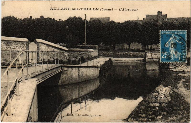 Carte postale ancienne Aillant-sur-Tholon L'Abreuvoir France