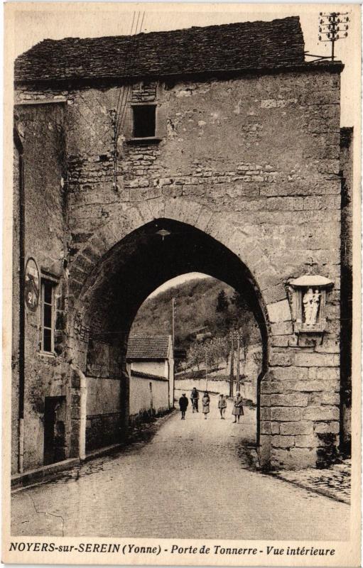 Carte postale ancienne Noyers-sur-Serein Porte de Tonnerre-Vue interieure France à Noyers