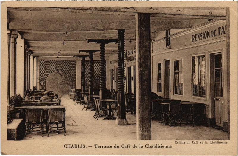Carte postale ancienne Chablis Terrasse du Cafe de la Chablisienne France à Chablis