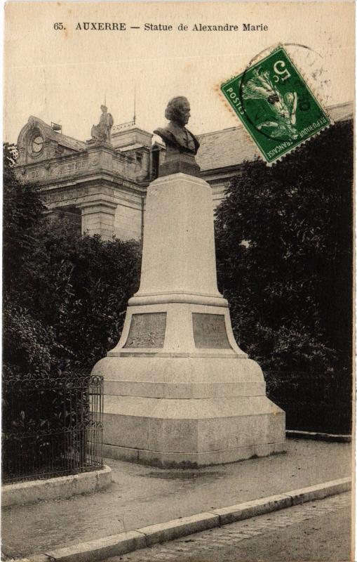 Carte postale ancienne Auxerre Statue de Alexandre MArie France à Auxerre