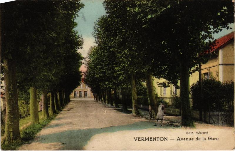 Carte postale ancienne Vermenton Avenue de la Gare France à Vermenton
