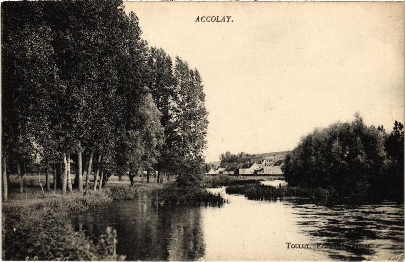Carte postale ancienne Accolay Le Village d'Accolay au bord d'une riviere France