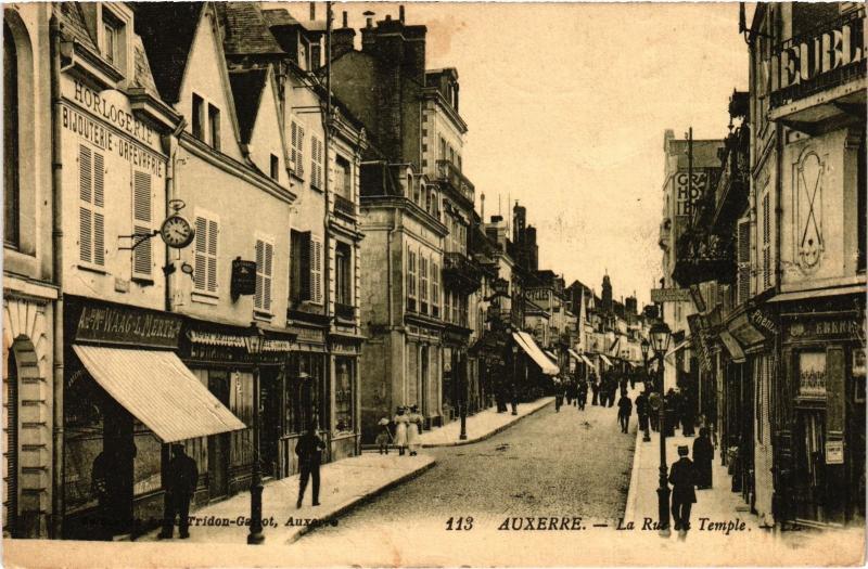 Carte postale ancienne Auxerre La Rue de Temple France à Auxerre