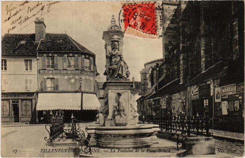 Carte postale ancienne Villeneuve-sur-Yonne La Fontaine de la Place Briard France à Villeneuve-sur-Yonne