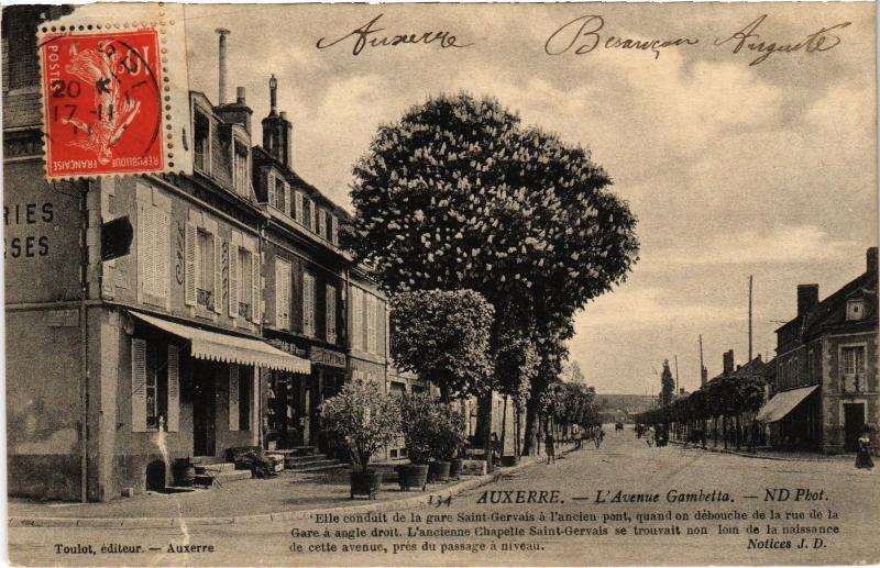 Carte postale ancienne Auxerre L'Avenue Gambetta France à Auxerre