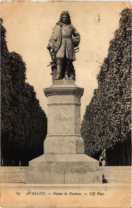 Carte postale ancienne Avallon Statue de Vauban France à Avallon