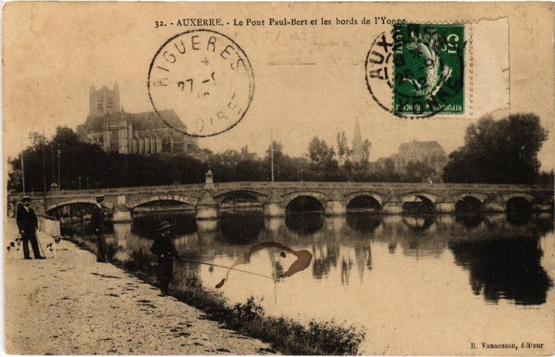 Carte postale ancienne Auxerre Le Pont Paul-Bert et les bords de l'Yonne France à Auxerre