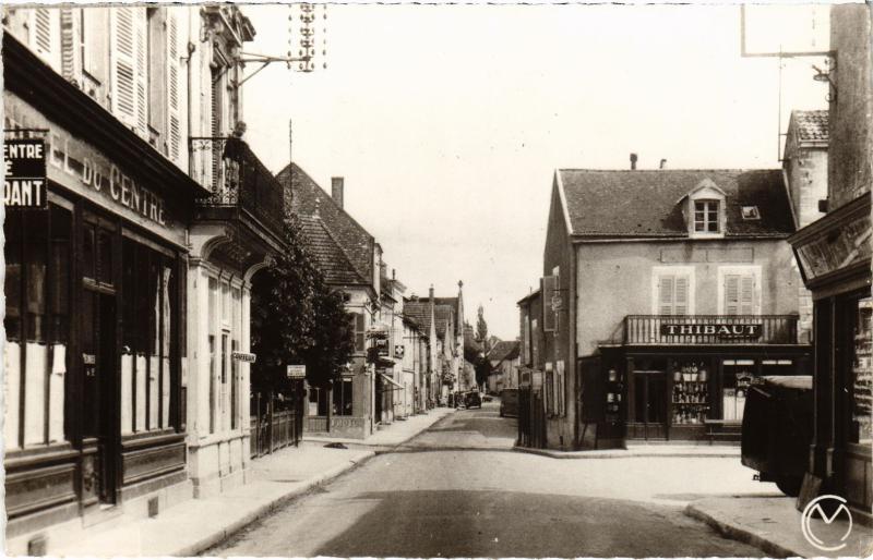 Carte postale ancienne Ancy-le-Franc-Yonne La Grande Rue France à Ancy-le-Franc
