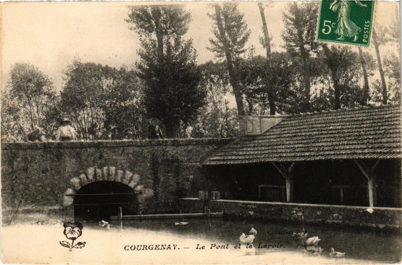 Carte postale ancienne Courgenay Le Pont et le Lavoir France à Courgenay