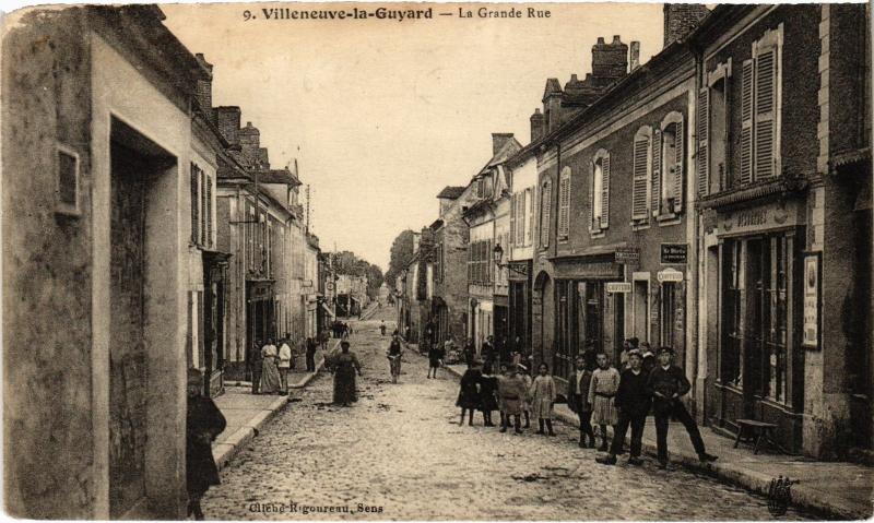 Carte postale ancienne Villeneuve-la-Guyard La Grande Rue France à Villeneuve-la-Guyard