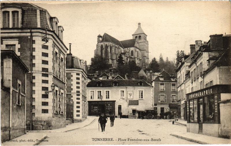 Carte postale ancienne Tonnerre Place Fontaine-aux-Boeufs France à Tonnerre