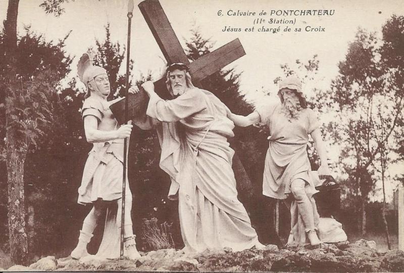 Carte postale ancienne Calvaire de Pontchâteau - IIe Station - Jésus est chargé de sa croix à Pontchâteau