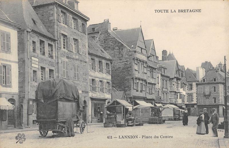 Carte postale ancienne Lannion - Place Du Centre à Lannion