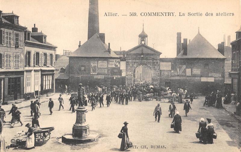 Carte postale ancienne Commentry - La Sortie Des Ateliers à Commentry
