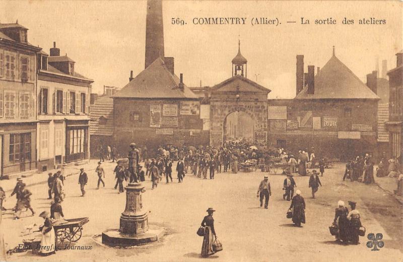 Carte postale ancienne Commentry - La Sortie Des Ateliers à Commentry