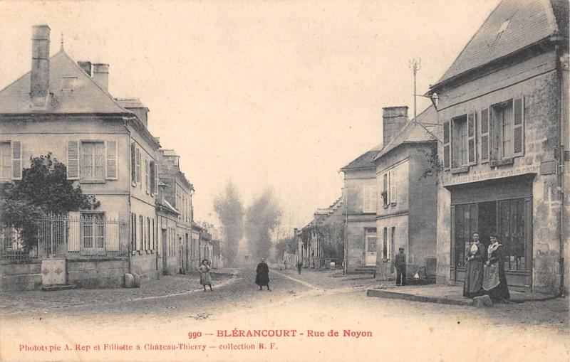 Carte postale ancienne Blerancourt - Rue De Noyon à Blérancourt