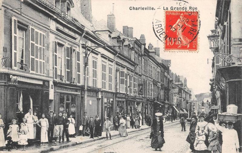 Carte postale ancienne Charleville - La Grande Rue