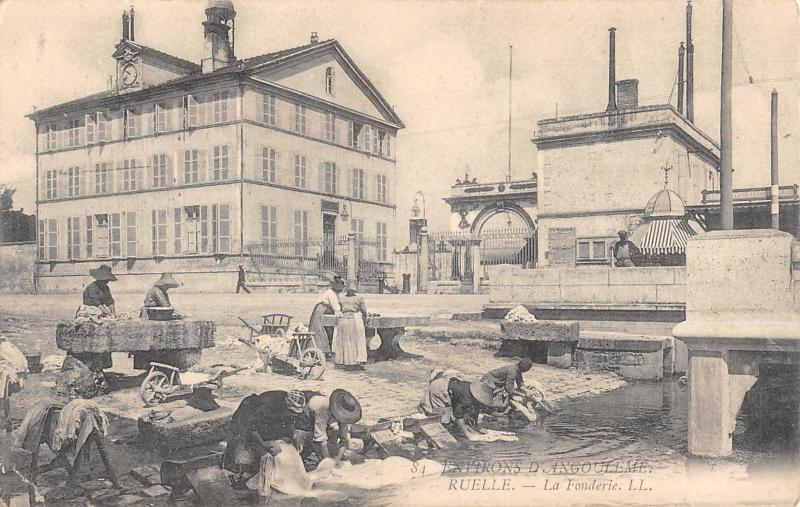 Carte postale ancienne Ruelle - La Fonderie