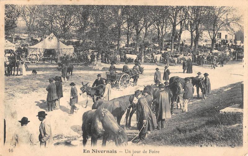 Carte postale ancienne En Nivernais - Un Jour De Foire