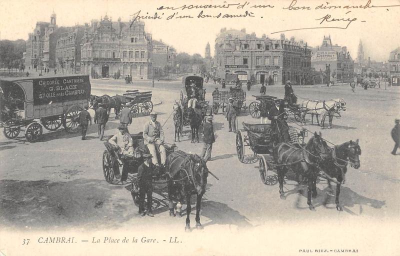Carte postale ancienne Cambrai - La Place De La Gare à Cambrai