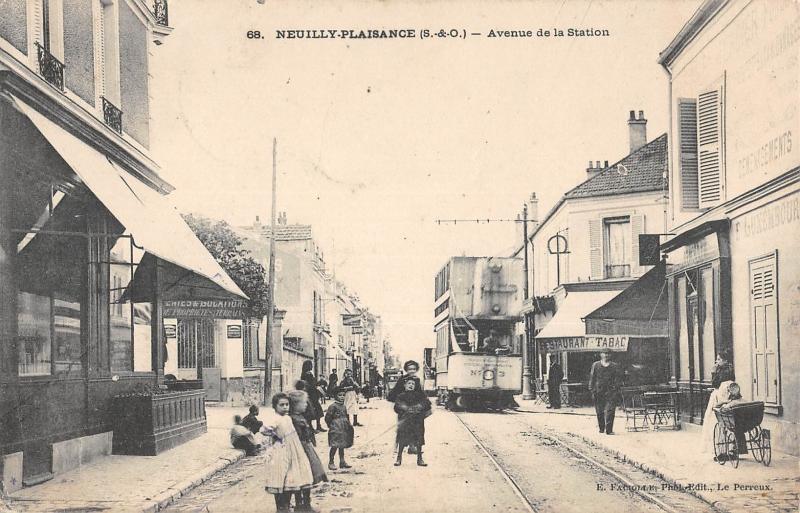 Carte postale ancienne Neuilly Plaisance - Avenue De La Station à Neuilly-Plaisance
