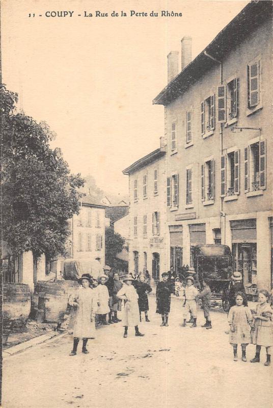 Carte postale ancienne Coupy - La Rue De La Perte Du Rhone